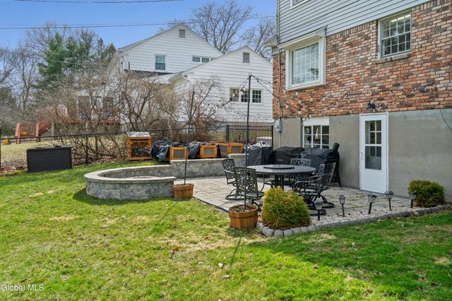 1174 Godfrey Lane, Niskayuna, NY 12309