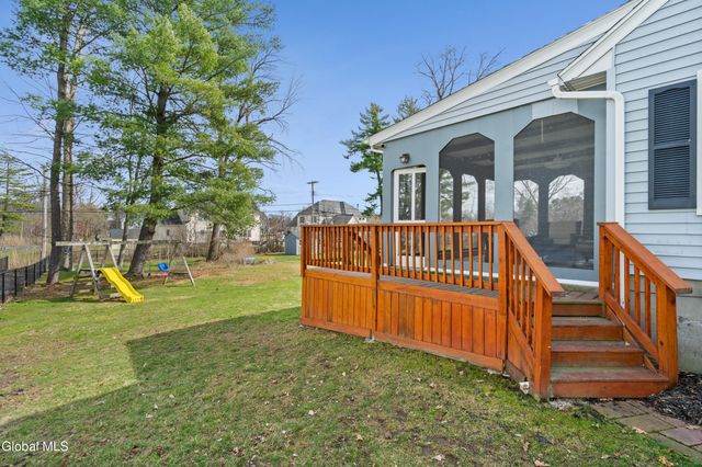 1174 Godfrey Lane, Niskayuna, NY 12309