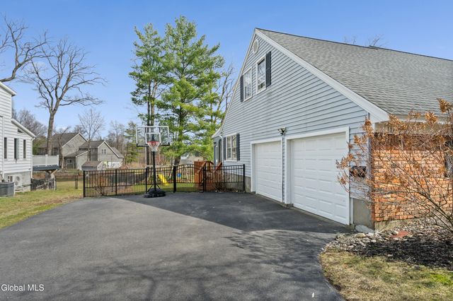 1174 Godfrey Lane, Niskayuna, NY 12309