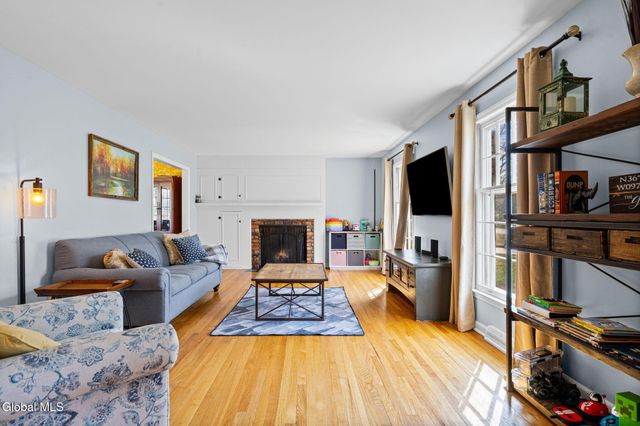 1174 Godfrey Lane, Niskayuna, NY 12309