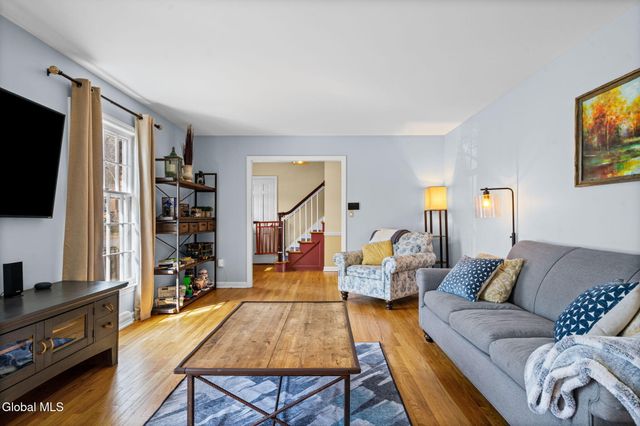 1174 Godfrey Lane, Niskayuna, NY 12309