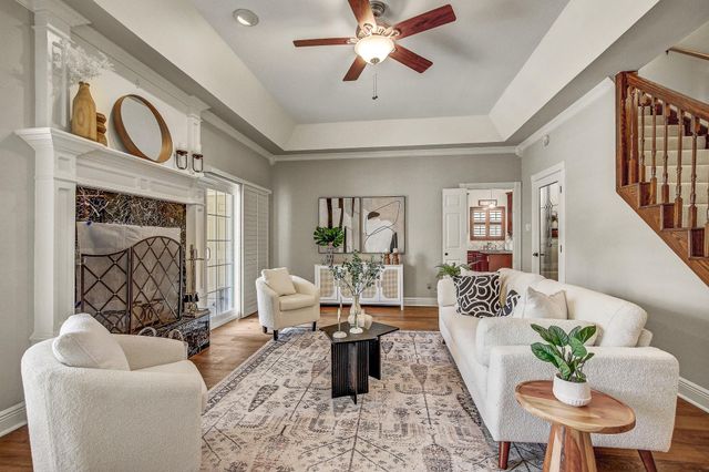 36 Cottondale RD, The Hills, TX 78738