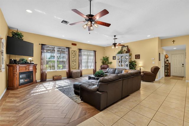 19703 TWIN PONDS ROAD, Umatilla, FL 32784