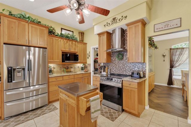 19703 TWIN PONDS ROAD, Umatilla, FL 32784
