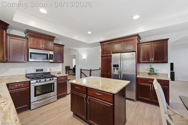 50486 Torrey Pines Drive, Macomb Township, MI 48042