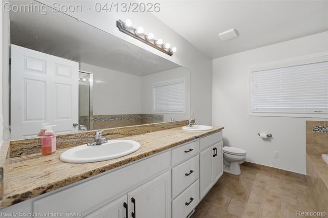 50486 Torrey Pines Drive, Macomb Township, MI 48042