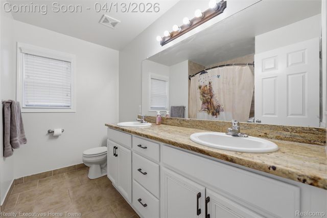 50486 Torrey Pines Drive, Macomb Township, MI 48042