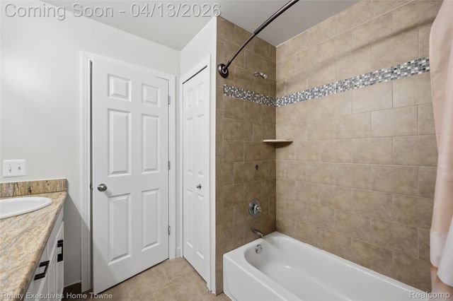 50486 Torrey Pines Drive, Macomb Township, MI 48042