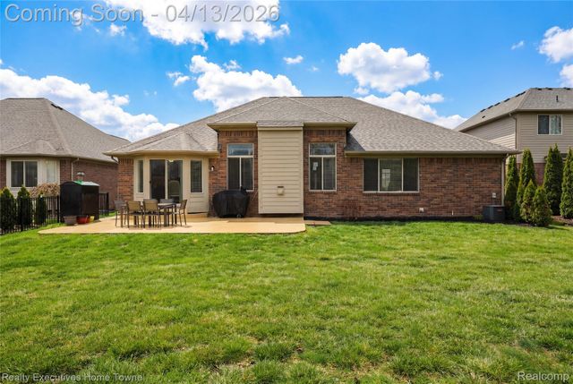 50486 Torrey Pines Drive, Macomb Township, MI 48042