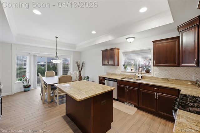 50486 Torrey Pines Drive, Macomb Township, MI 48042