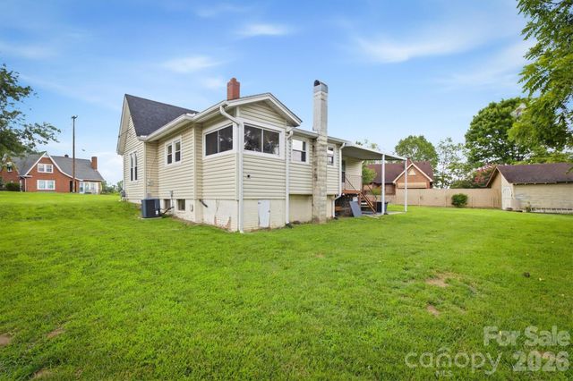 513 Bouchard Avenue NE, Valdese, NC 28690