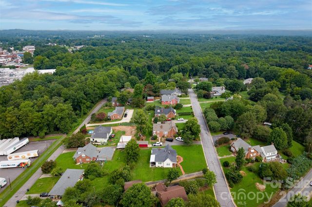 513 Bouchard Avenue NE, Valdese, NC 28690