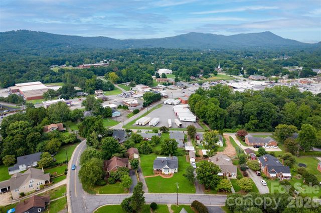 513 Bouchard Avenue NE, Valdese, NC 28690