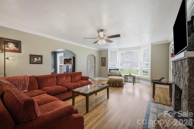 513 Bouchard Avenue NE, Valdese, NC 28690