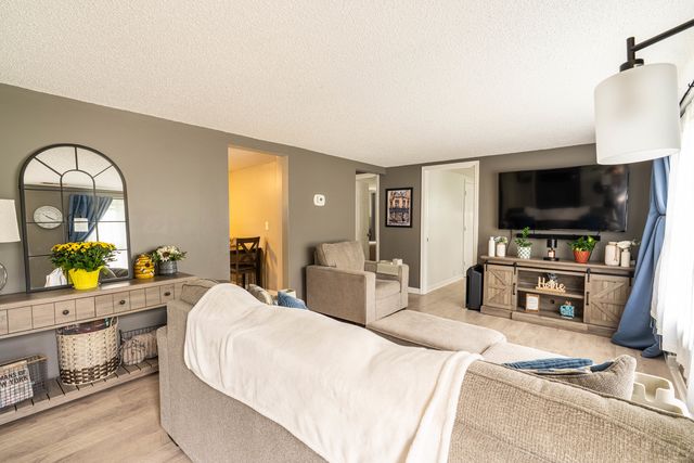 846 W Kent Avenue, Crete, IL 60417