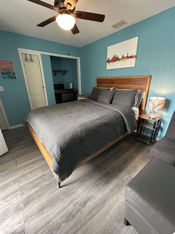 4215 W LAUREL STREET, Tampa, FL 33607