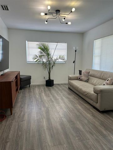 4215 W LAUREL STREET, Tampa, FL 33607