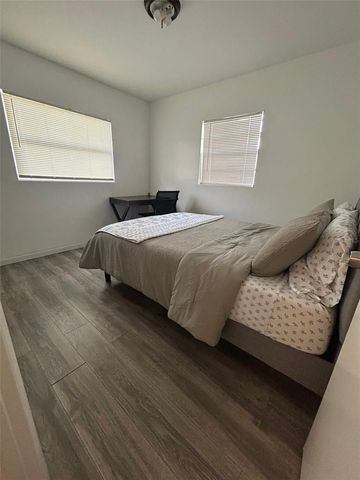 4215 W LAUREL STREET, Tampa, FL 33607