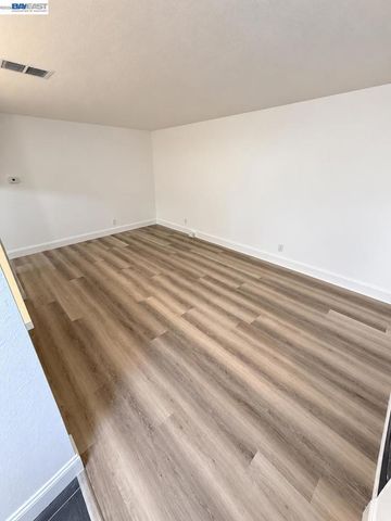 29621 Red Oak Ct 3, Hayward, CA 94544