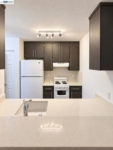 29621 Red Oak Ct 3, Hayward, CA 94544