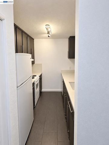 29621 Red Oak Ct 3, Hayward, CA 94544