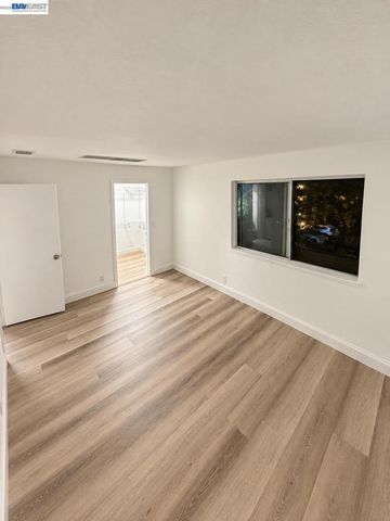 29621 Red Oak Ct 3, Hayward, CA 94544