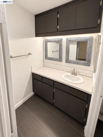 29621 Red Oak Ct 3, Hayward, CA 94544