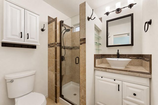 207 Cove Creek DR, Spicewood, TX 78669