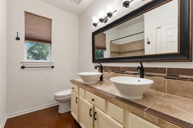 207 Cove Creek DR, Spicewood, TX 78669