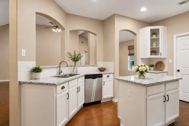 207 Cove Creek DR, Spicewood, TX 78669