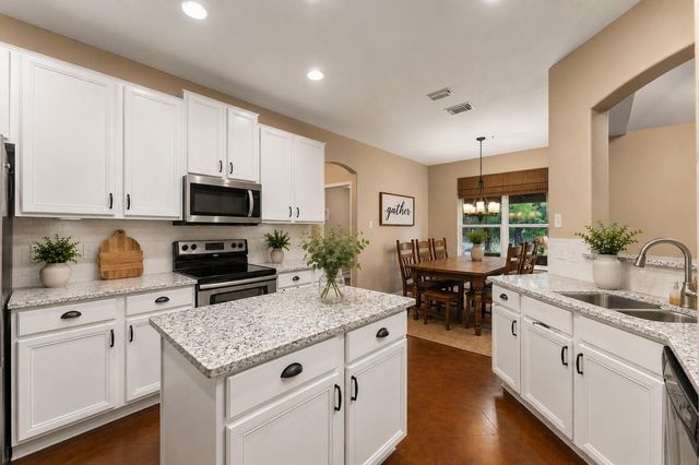 207 Cove Creek DR, Spicewood, TX 78669