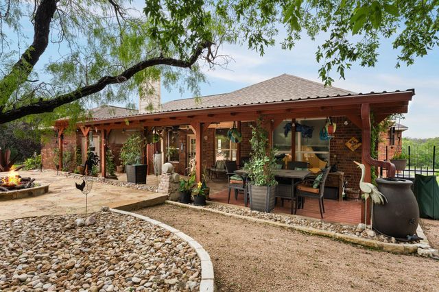 207 Cove Creek DR, Spicewood, TX 78669