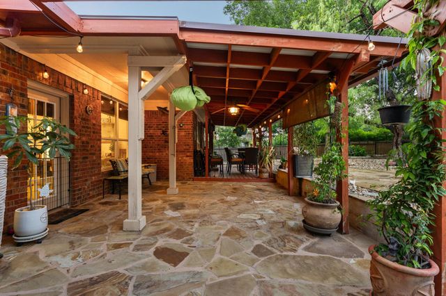 207 Cove Creek DR, Spicewood, TX 78669