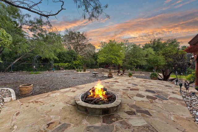 207 Cove Creek DR, Spicewood, TX 78669