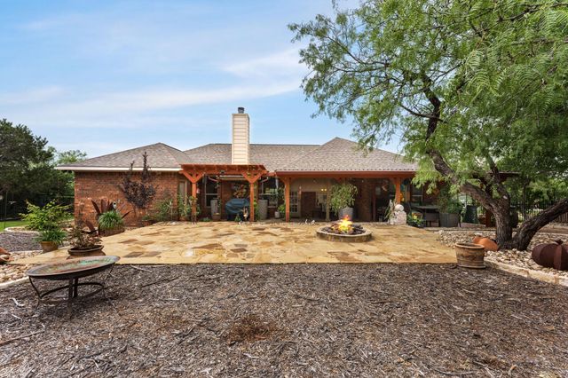 207 Cove Creek DR, Spicewood, TX 78669