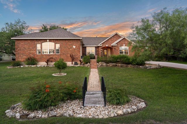 207 Cove Creek DR, Spicewood, TX 78669