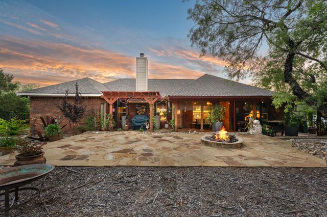 207 Cove Creek DR, Spicewood, TX 78669