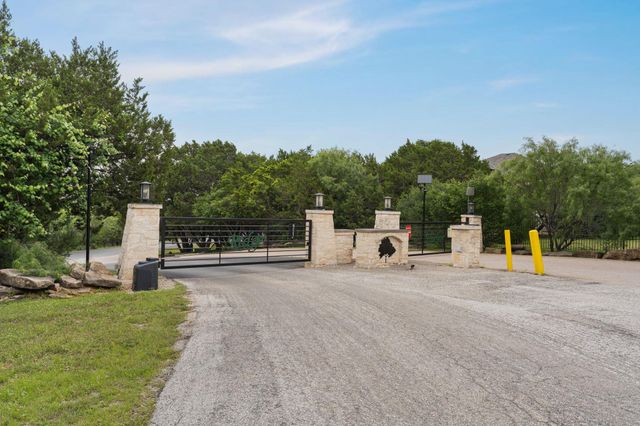 207 Cove Creek DR, Spicewood, TX 78669
