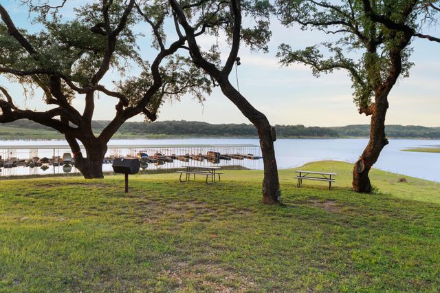 207 Cove Creek DR, Spicewood, TX 78669