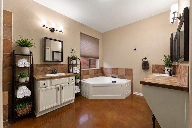 207 Cove Creek DR, Spicewood, TX 78669