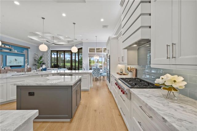 28622 La Caille DR, Naples, FL 34119