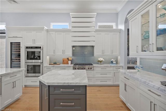 28622 La Caille DR, Naples, FL 34119