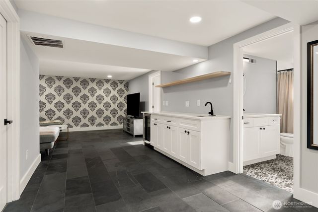 3302 E Pine Street, Seattle, WA 98122