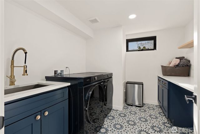 3302 E Pine Street, Seattle, WA 98122