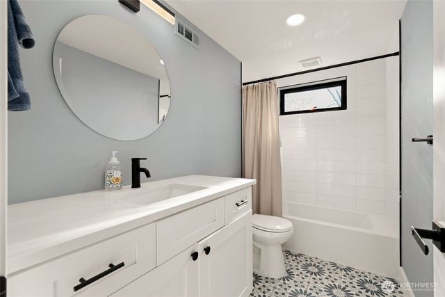 3302 E Pine Street, Seattle, WA 98122