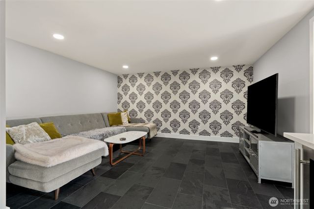 3302 E Pine Street, Seattle, WA 98122