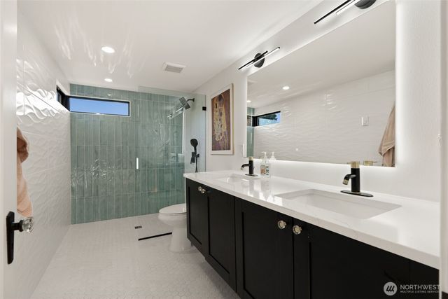 3302 E Pine Street, Seattle, WA 98122