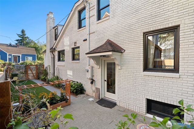 3302 E Pine Street, Seattle, WA 98122