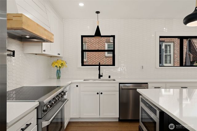 3302 E Pine Street, Seattle, WA 98122