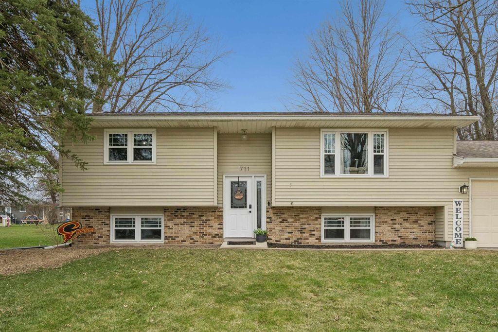 711 Washington Street, Denver, IA 50622